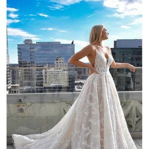 Martina Liana White Floral Lace Gown ivory (size 8, size 4 in other clothing)